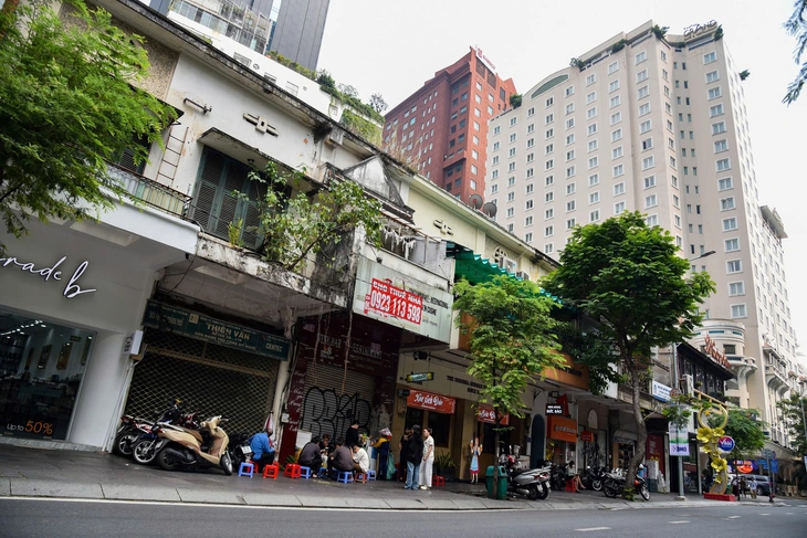 1770297560 438 Cung nhin lai hanh trinh khoac ao moi cua cho