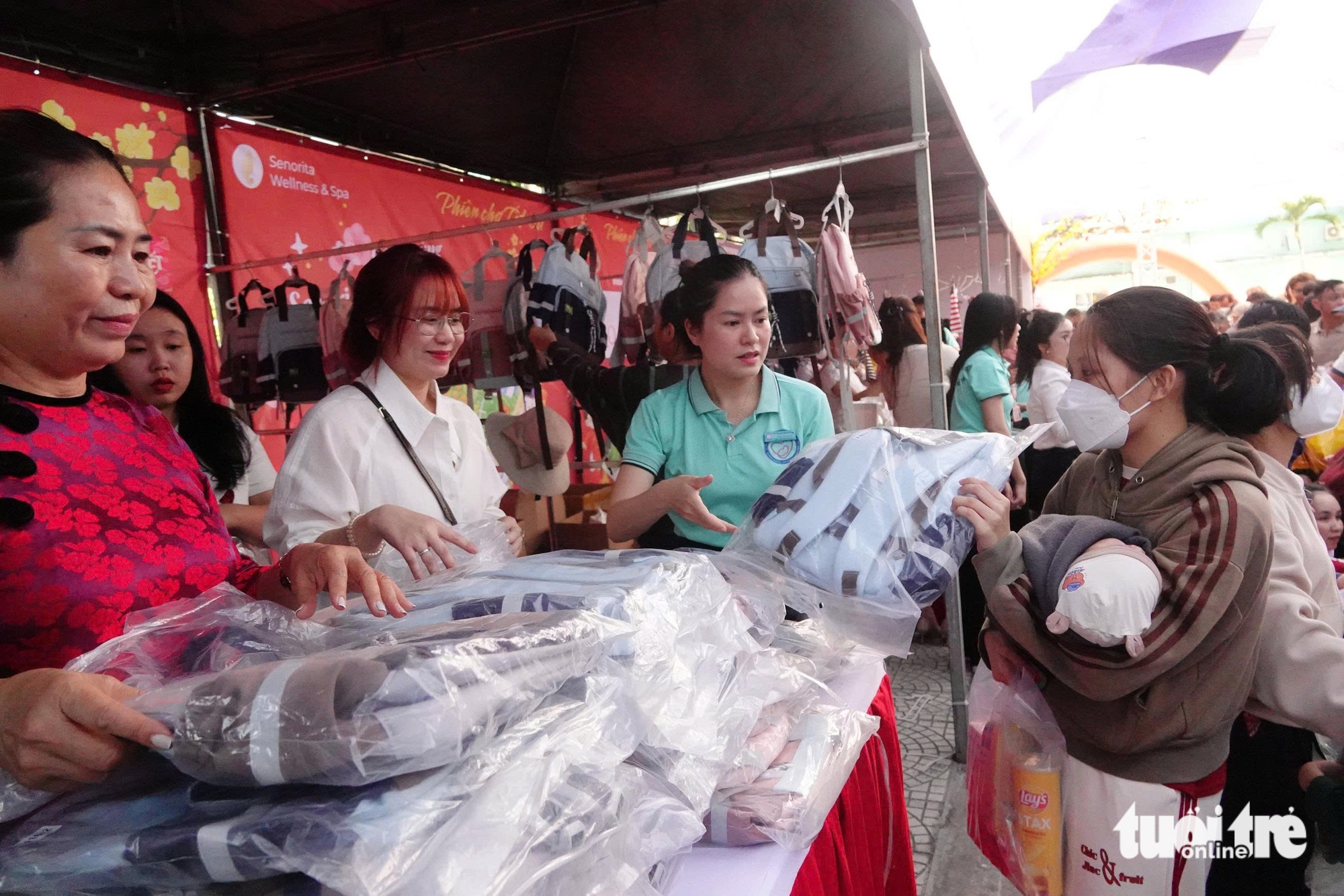 phiên chợ - Ảnh 8.