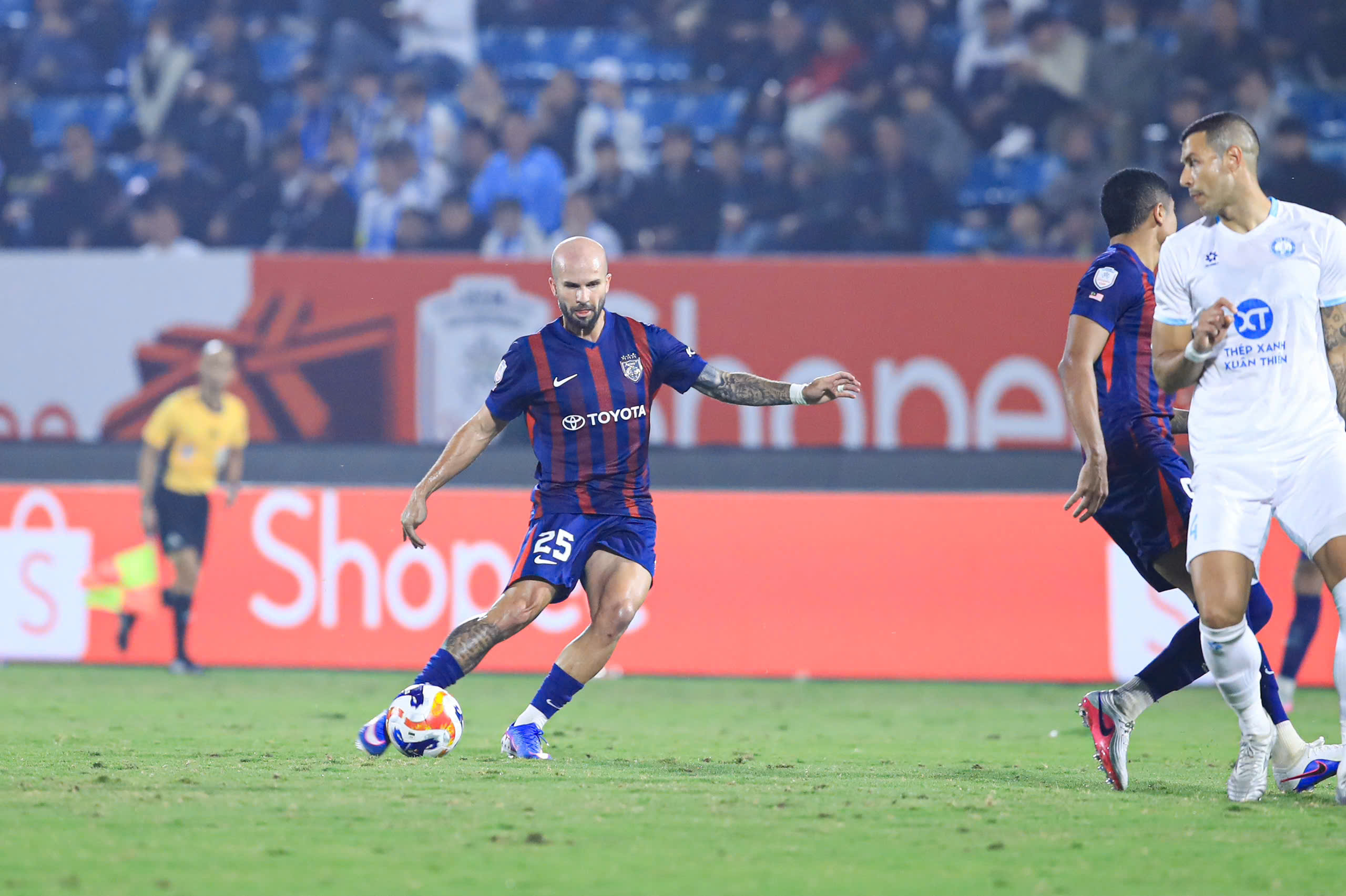 Thiếu Xuân Son, Nam Định hòa đối thủ Malaysia ‘liều lĩnh’ dùng sao nhập tịch lậu: Vẫn vững ngôi đầu!- Ảnh 7.