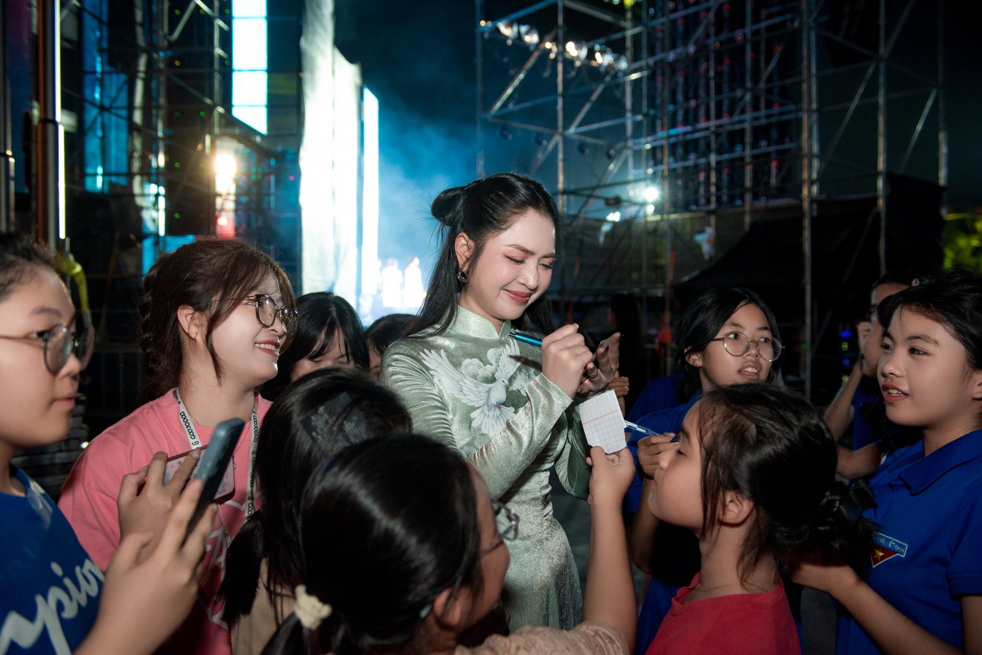 Duyên Quỳnh trước ồn ào hát nhép: Đổi đời nhờ hit tỷ view, nghi vấn hẹn hò - 6