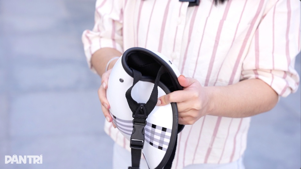 Đội mũ bảo hiểm đẹp, rẻ: Nhiều ca cấp cứu gắp mảnh vỡ găm sâu vào sọ não - 4