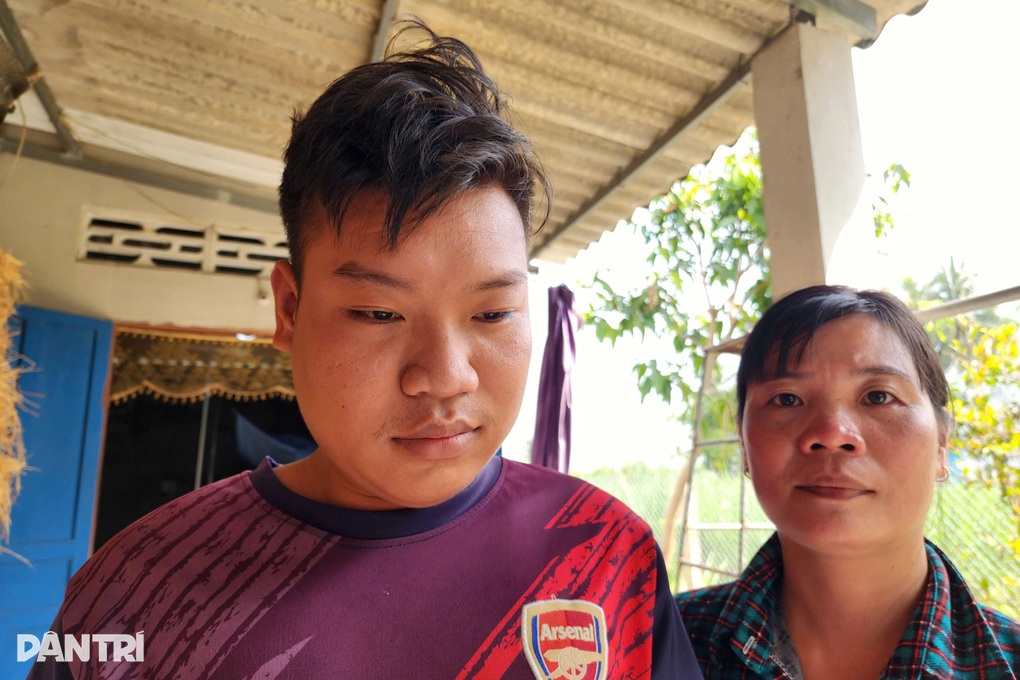 Vợ nghèo bó chổi 10.000 đồng/cây, nuôi chồng suy thận, con trai mù loà - 3