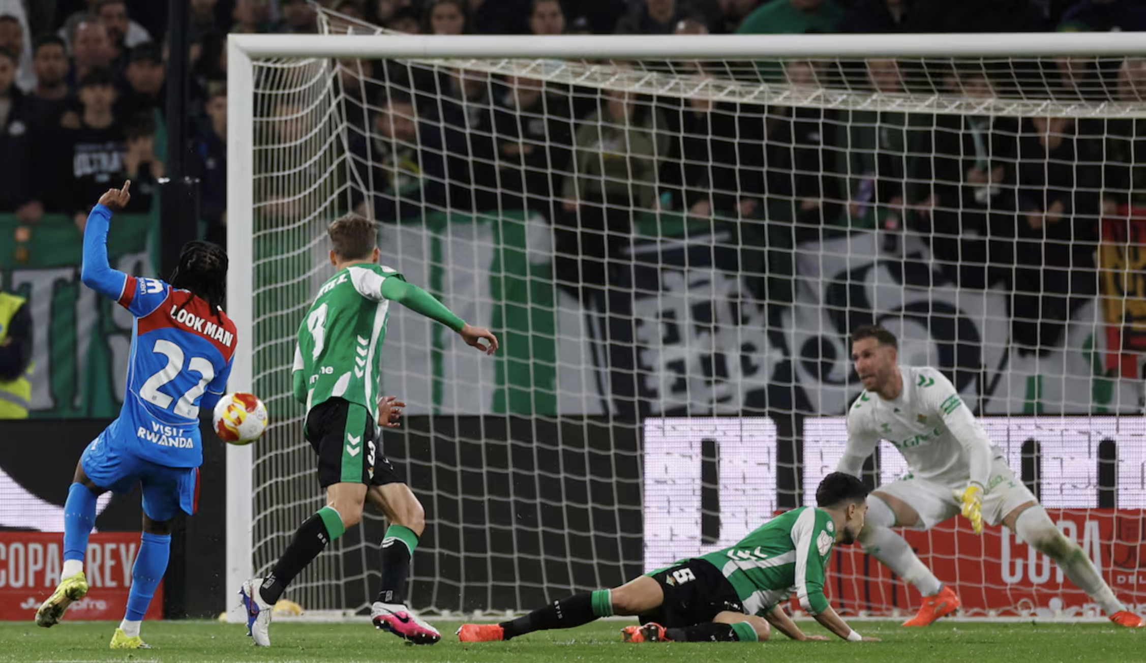 Bán kết Cúp Nhà vua gọi tên Atletico Madrid - Ảnh 4.