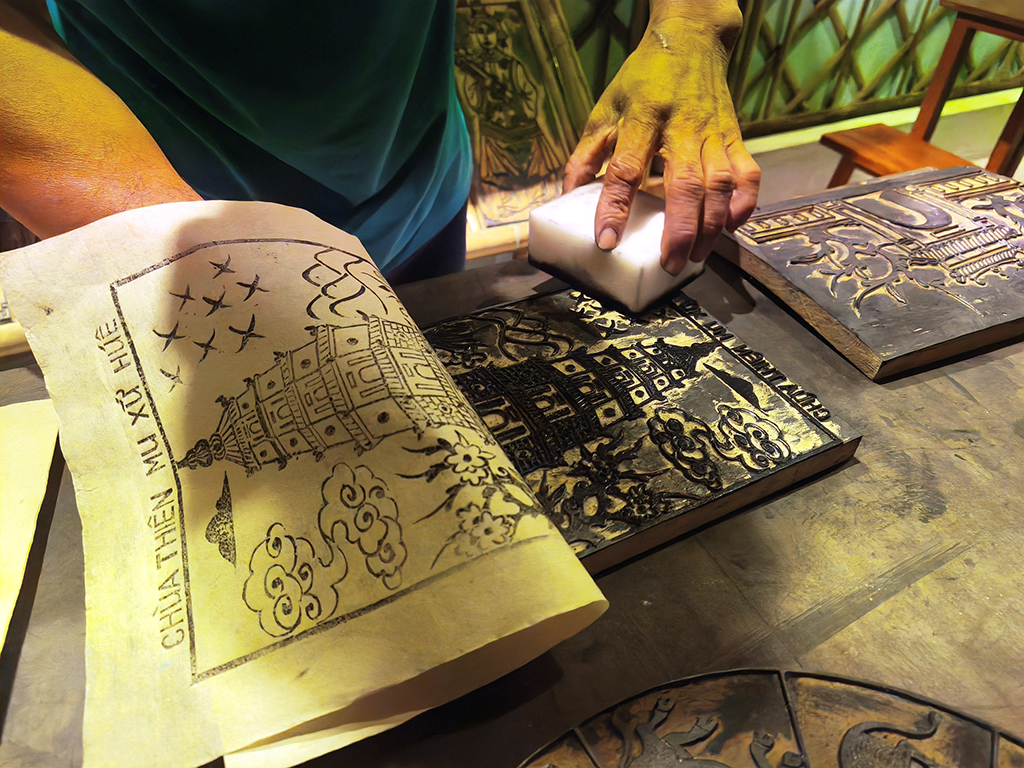 Nghề xưa cố đô còn một chút này: Tuyệt kỹ khắc mộc bản tranh làng Sình - Ảnh 5.