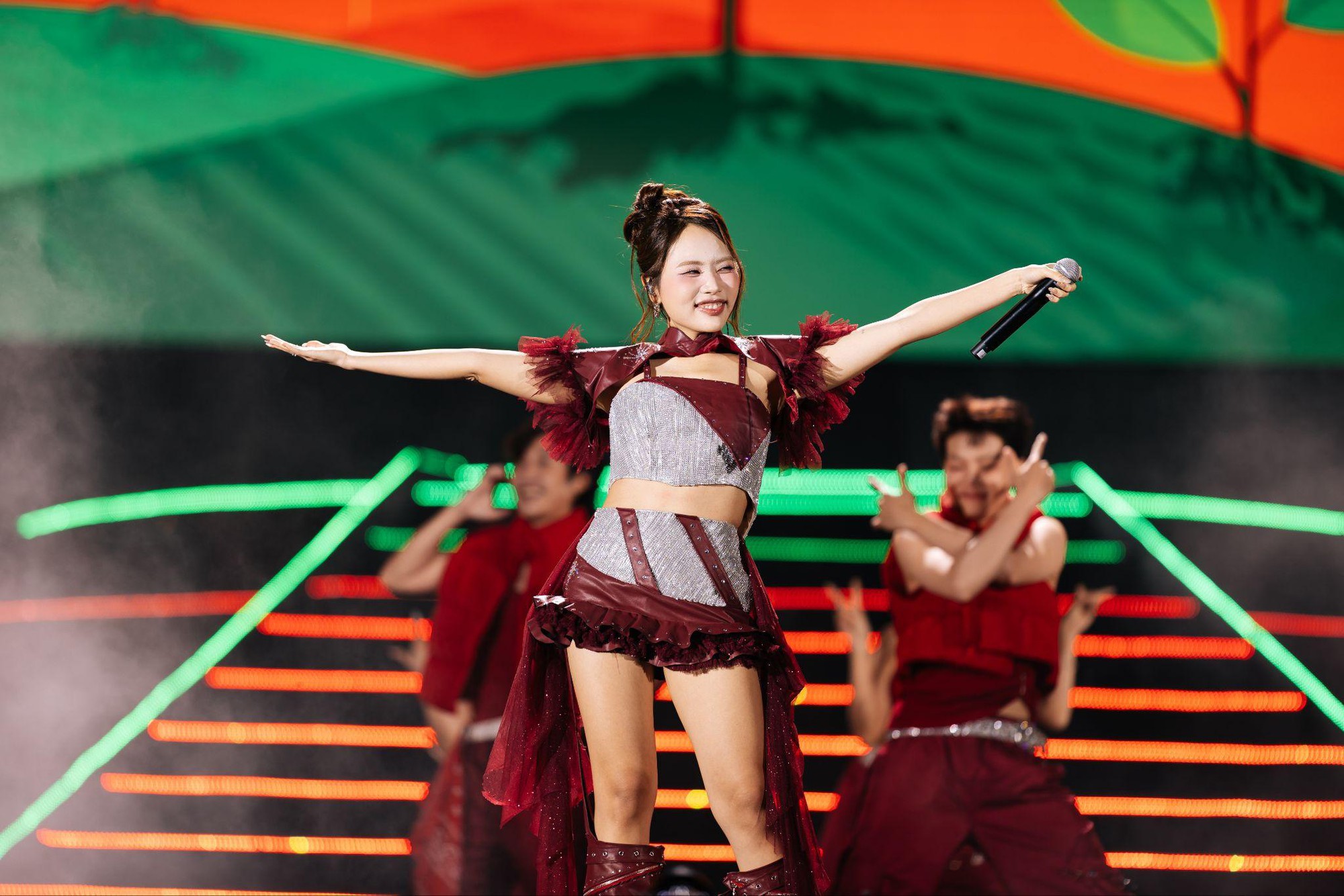 Giữa tán rừng xanh” của OMO mang trải nghiệm rừng về phố với concert “chưa từng có”- Ảnh 4.