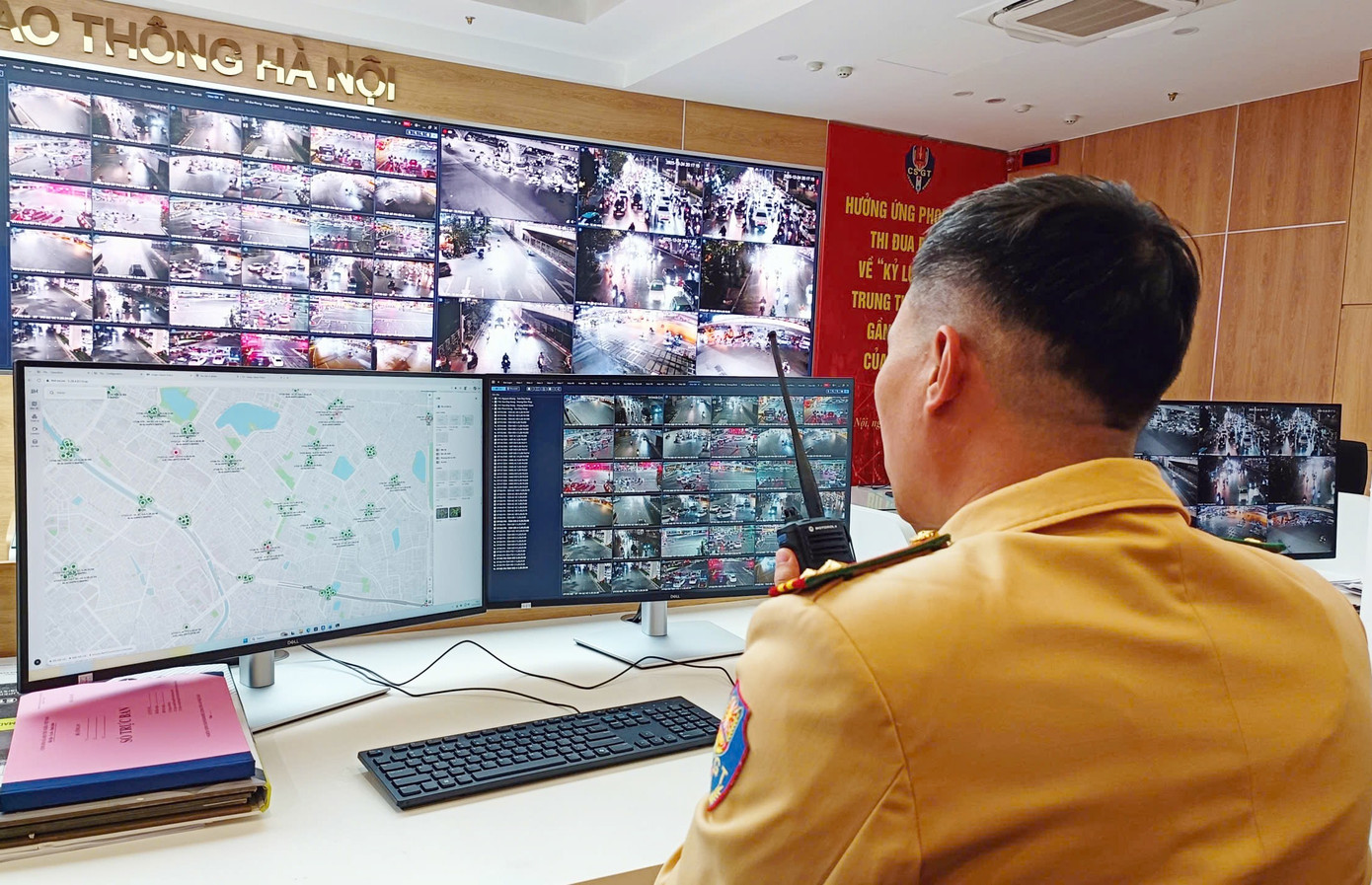 Đêm trắng tại 'bộ não' giao thông của Thủ đô- Ảnh 2.