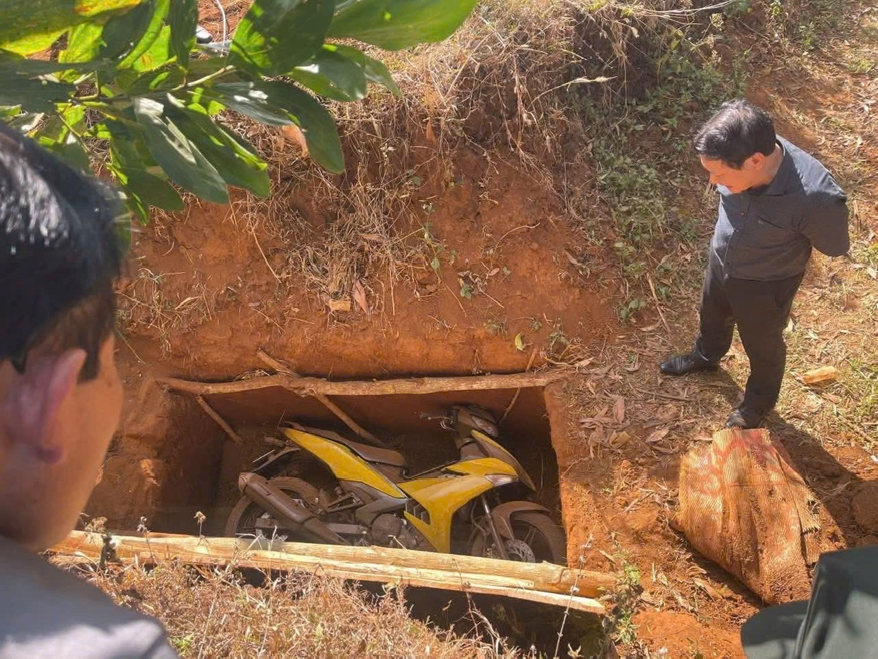 [CẬP NHẬT] Công an tỉnh Gia Lai công bố nghi phạm cướp ngân hàng- Ảnh 3.