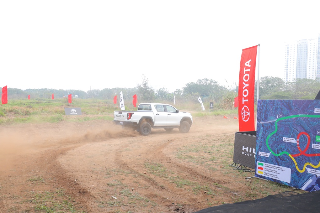 Toyota Hilux 2026 nâng cao trải nghiệm tiện nghi trên bán tải - 3