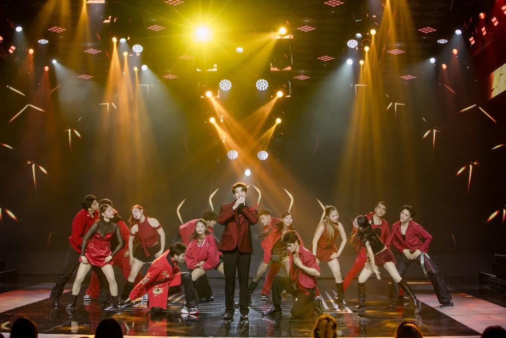 Noo Phước Thịnh - “người giữ lửa” Tết Việt tại Gala nhạc Việt 2026- Ảnh 4.