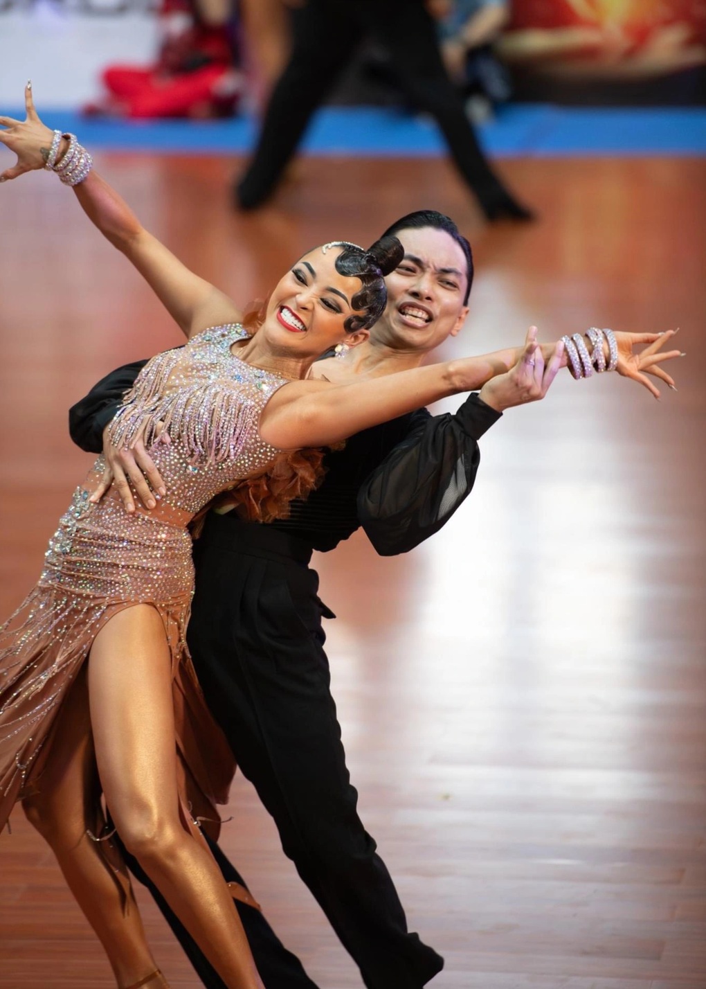 Mối quan hệ ít ai ngờ giữa Khánh Thi và bạn nhảy của Phan Hiển sau sàn đấu - 2