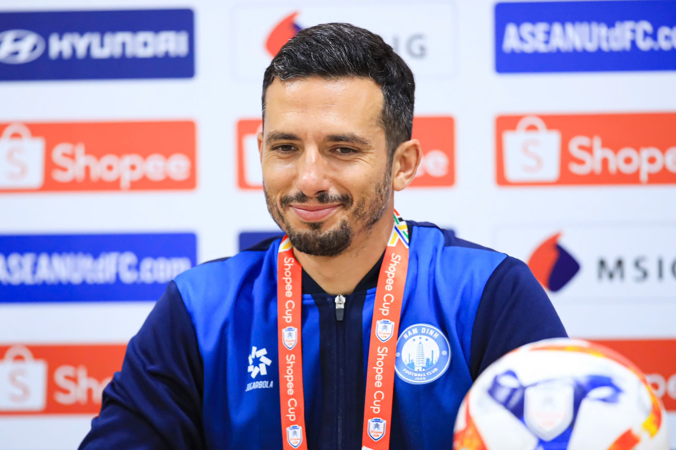 Sao nhập tịch Malaysia nói bất ngờ trận gặp Nam Định, vì sao Xuân Son vắng mặt?- Ảnh 2.