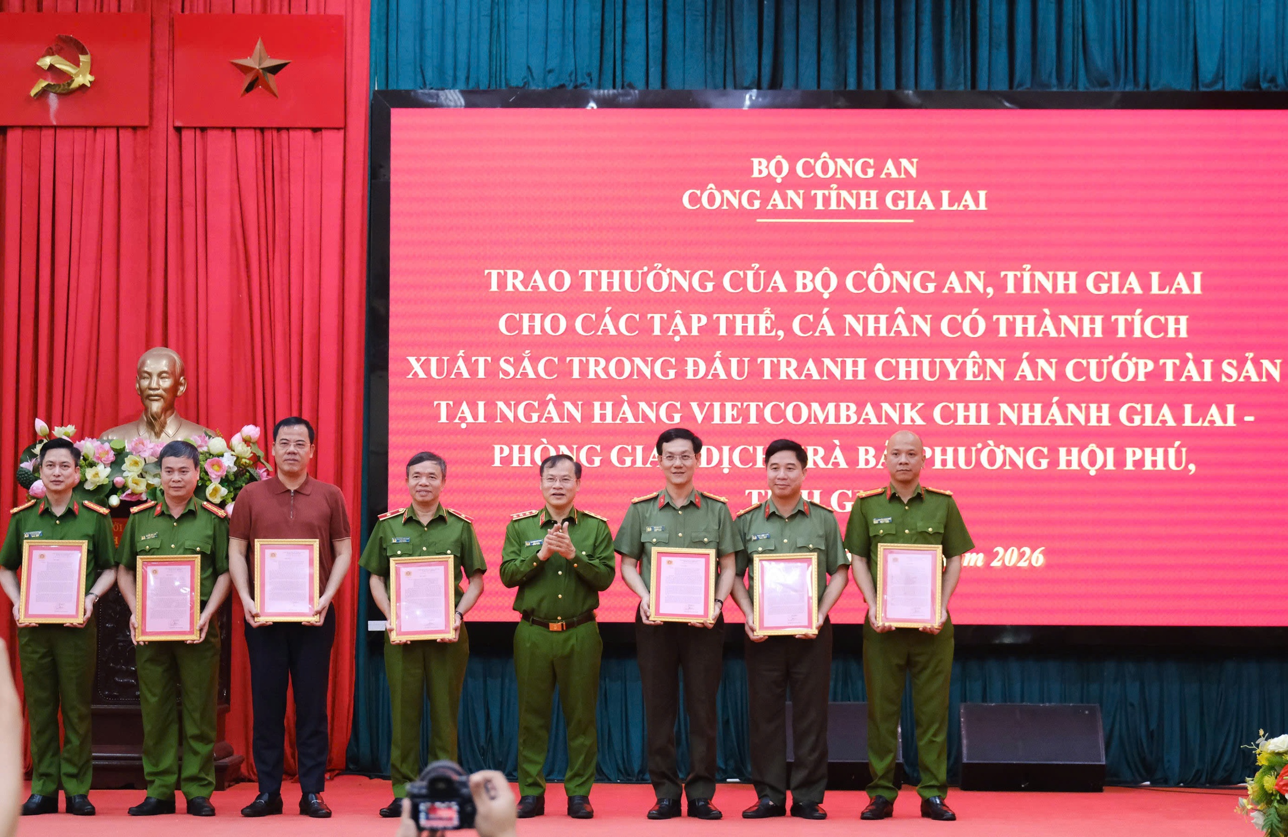 cướp ngân hàng - Ảnh 4.