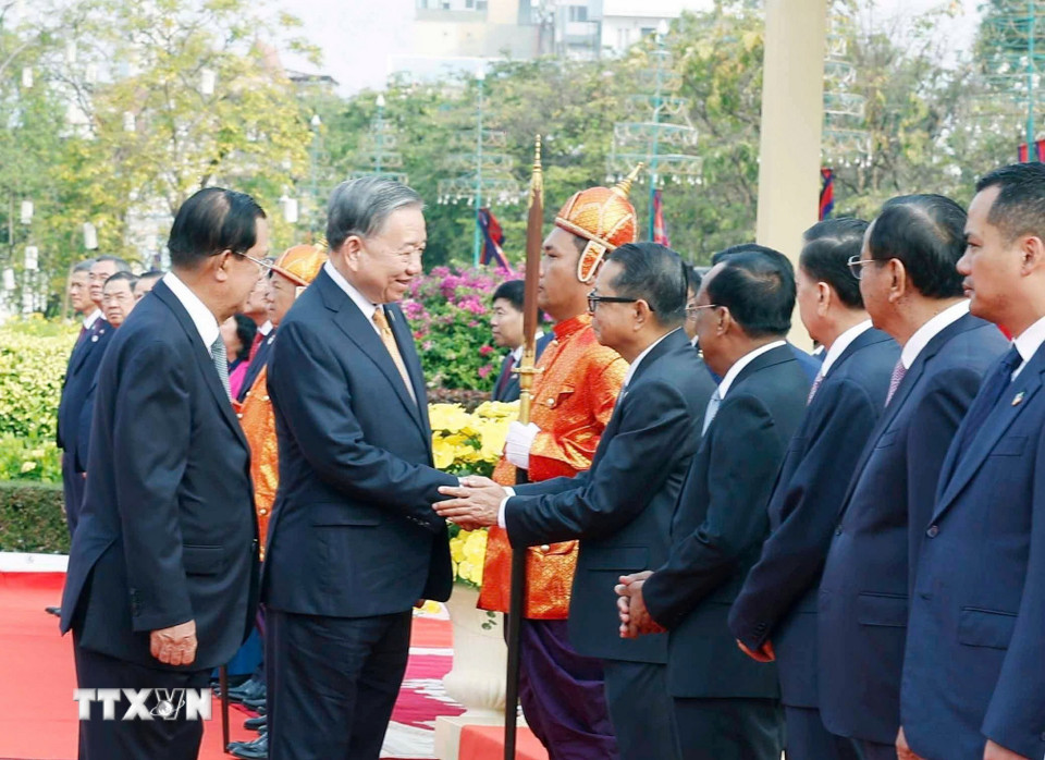 Lễ đón trọng thể Tổng Bí thư Tô Lâm thăm cấp Nhà nước tới Vương quốc Campuchia - Ảnh 6.