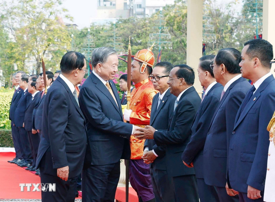 Lễ đón trọng thể Tổng Bí thư Tô Lâm thăm cấp Nhà nước tới Vương quốc Campuchia - Ảnh 7.