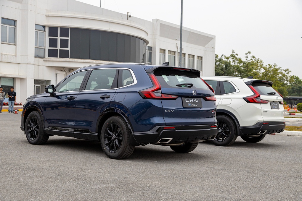 Honda CR-V hybrid lắp ráp trong nước giá từ 1,17 tỷ đồng, bản RS giảm nhẹ - 2