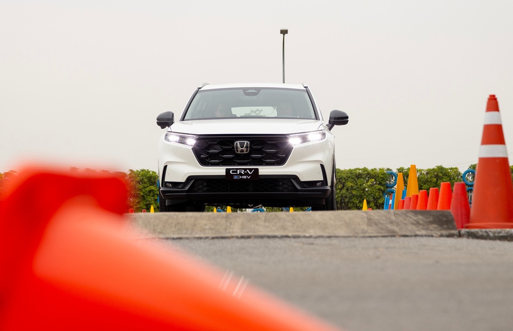 Honda CR-V hybrid lắp ráp trong nước giá từ 1,17 tỷ đồng, bản RS giảm nhẹ - 4