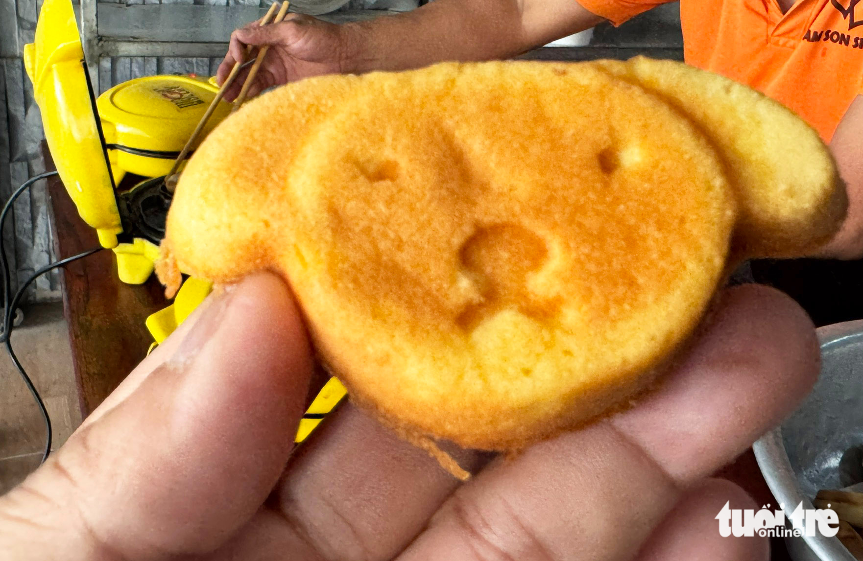 Bánh bông lan ngộ nghĩnh xứ Quảng hút khách dịp Tết - Ảnh 9.