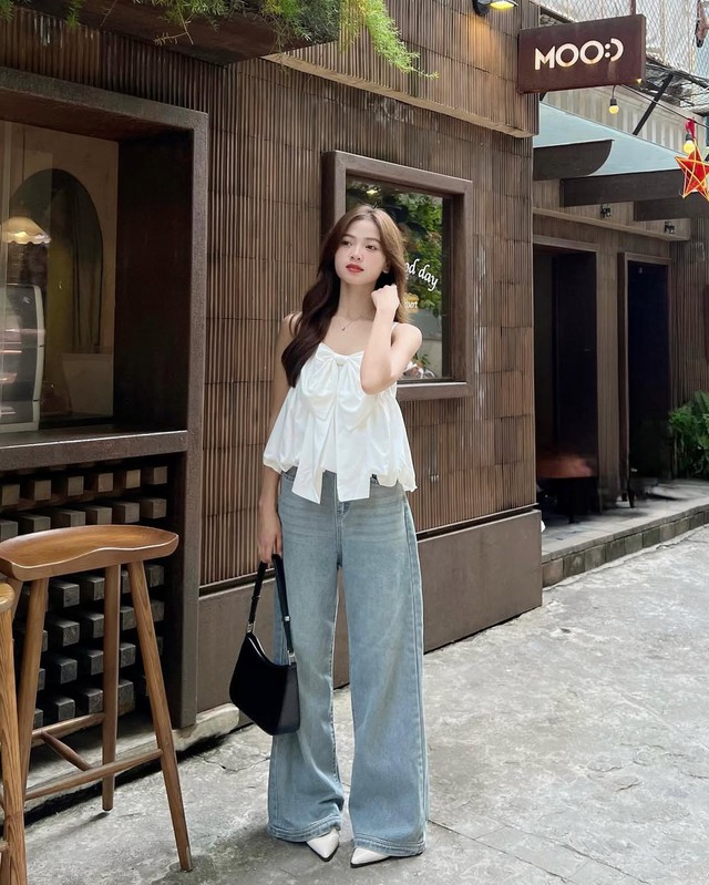 Áo babydoll và quần jeans: Công thức phối đồ sành điệu đang được yêu thích- Ảnh 6.