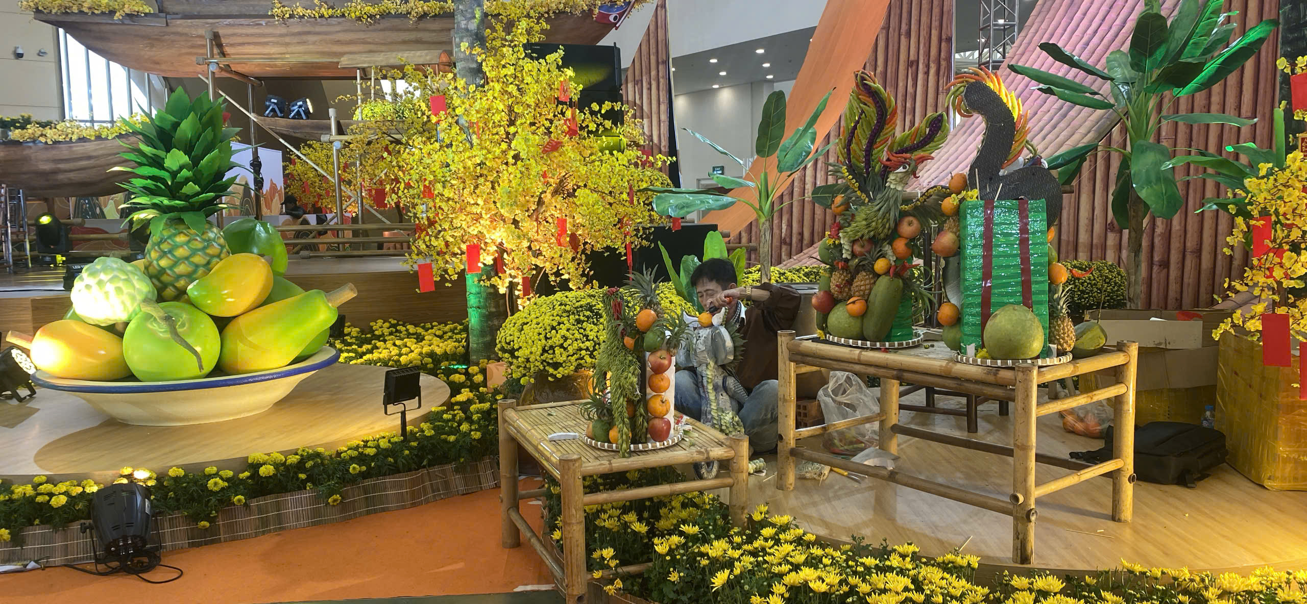 Độc lạ những tác phẩm nghệ thuật tỉa trái cây tại Hội chợ mùa xuân 2026- Ảnh 5.