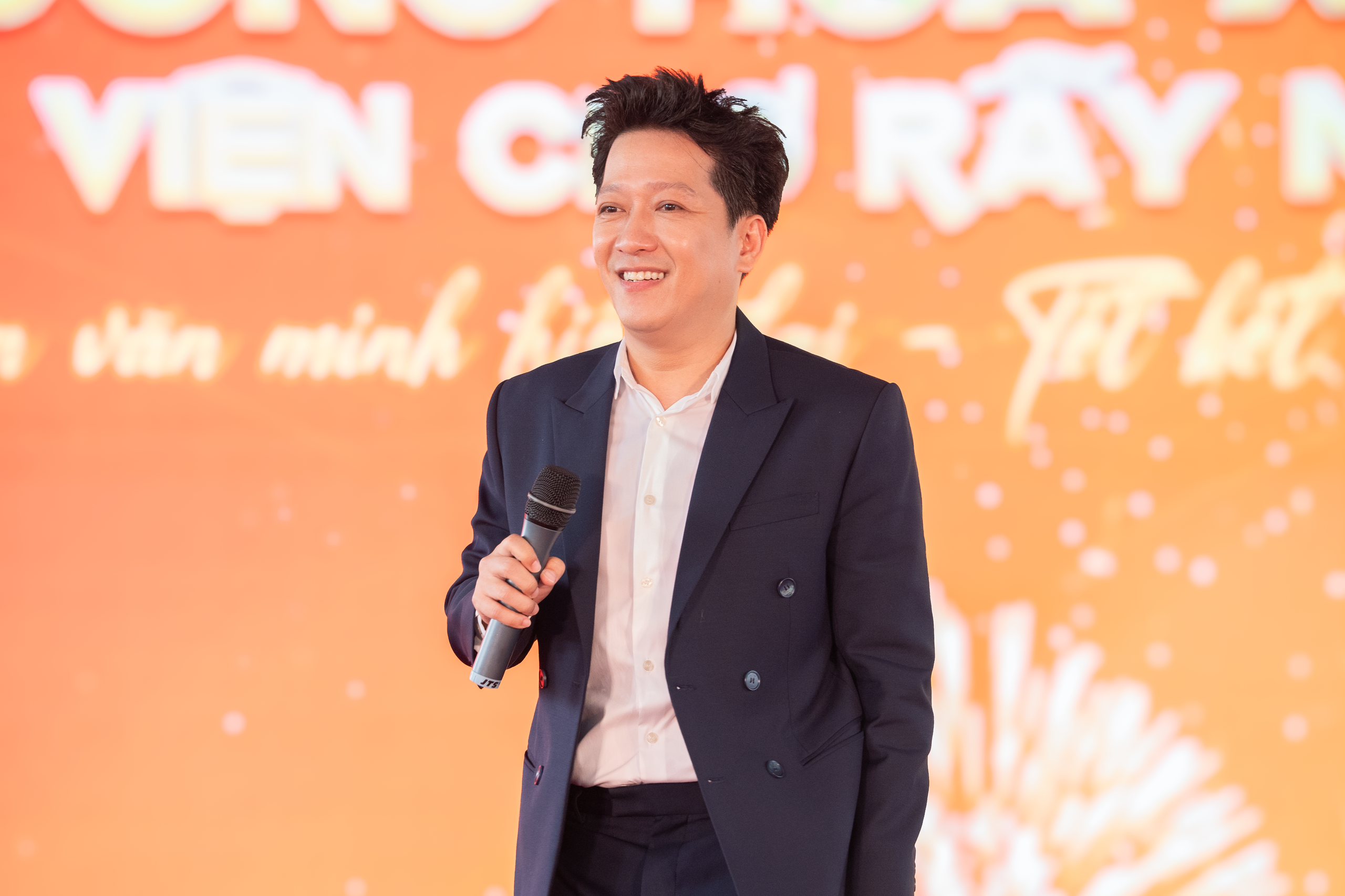 1770362849 423 Bat ngo dan nghe si nguoi dep noi tieng do