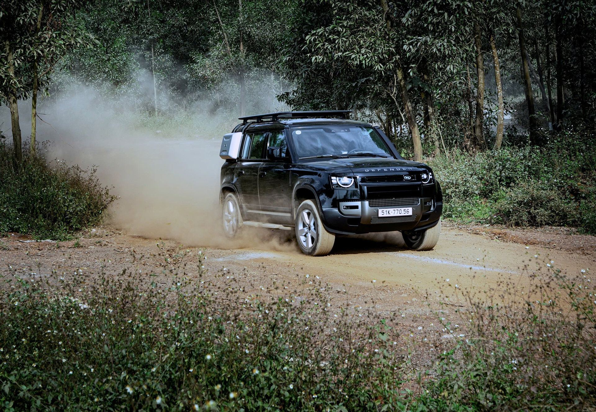 Khám phá Land Rover Defender 2026: SUV hạng sang đáng mơ ước cho mọi cuộc phiêu lưu - Ảnh 2.