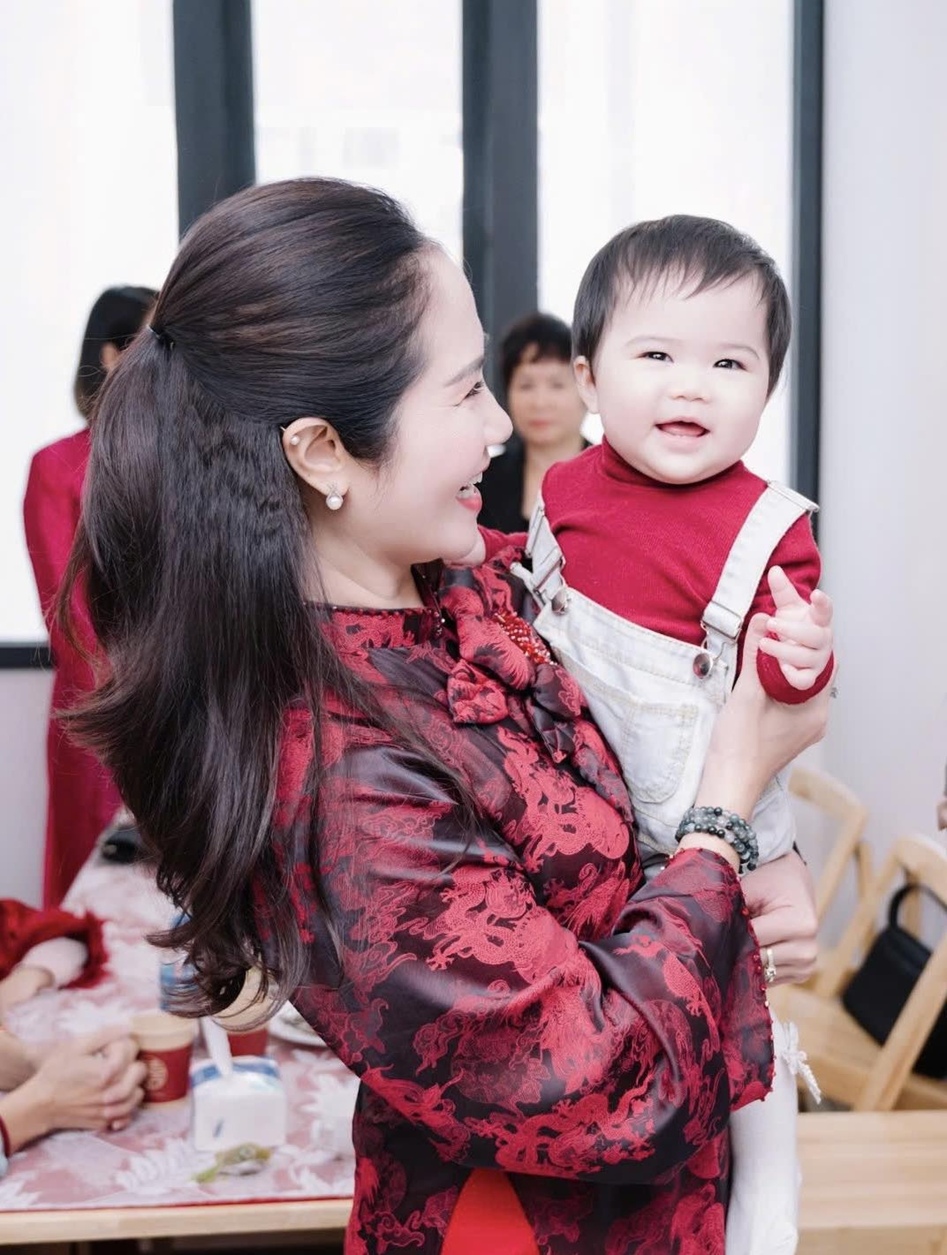 NSƯT Nguyệt Hằng tuổi 53: Được Trung Anh khen diễn đỉnh, là bà ngoại xì tin - 8