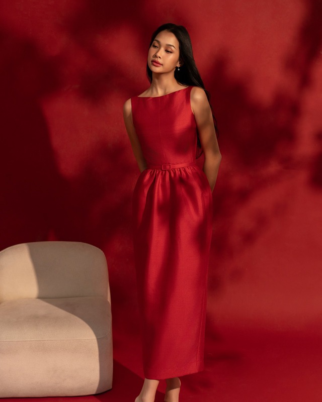 Kiểu trang phục 'dễ mặc' nhất 2026 tôn dáng cho người nhỏ nhắn lẫn đầy đặn - Ảnh 5.