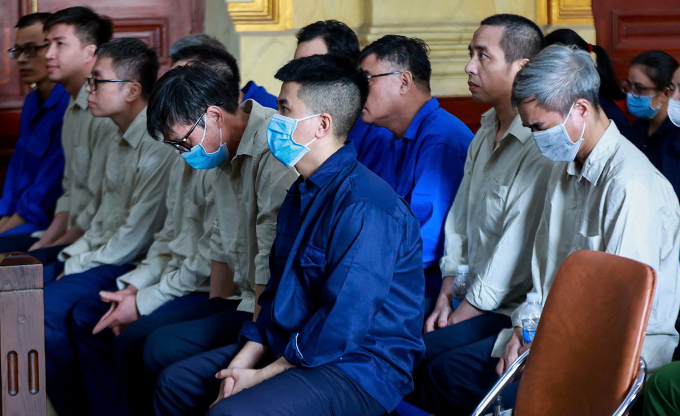 Các bị cáo trong vụ án tại tòa. Ảnh: Trần Quỳnh