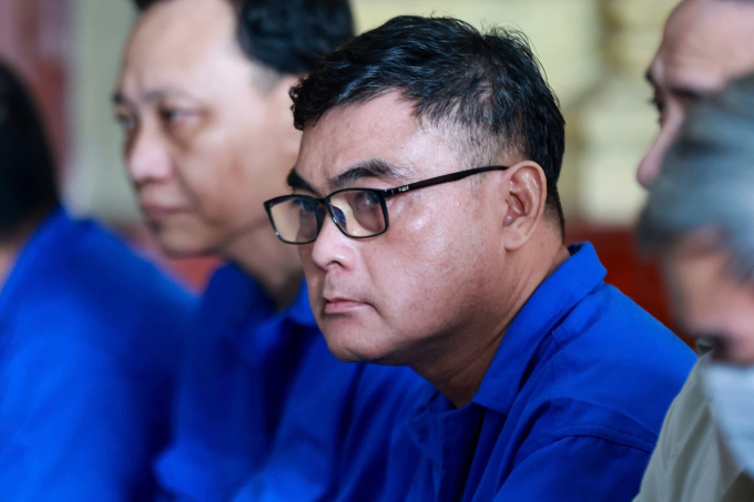 Các bị cáo trong vụ án tại tòa. Ảnh: Trần Quỳnh