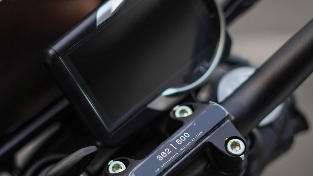 Mô tô giới hạn cả Việt Nam có đúng một chiếc, chốt giá ngang Kia Sonet - 2