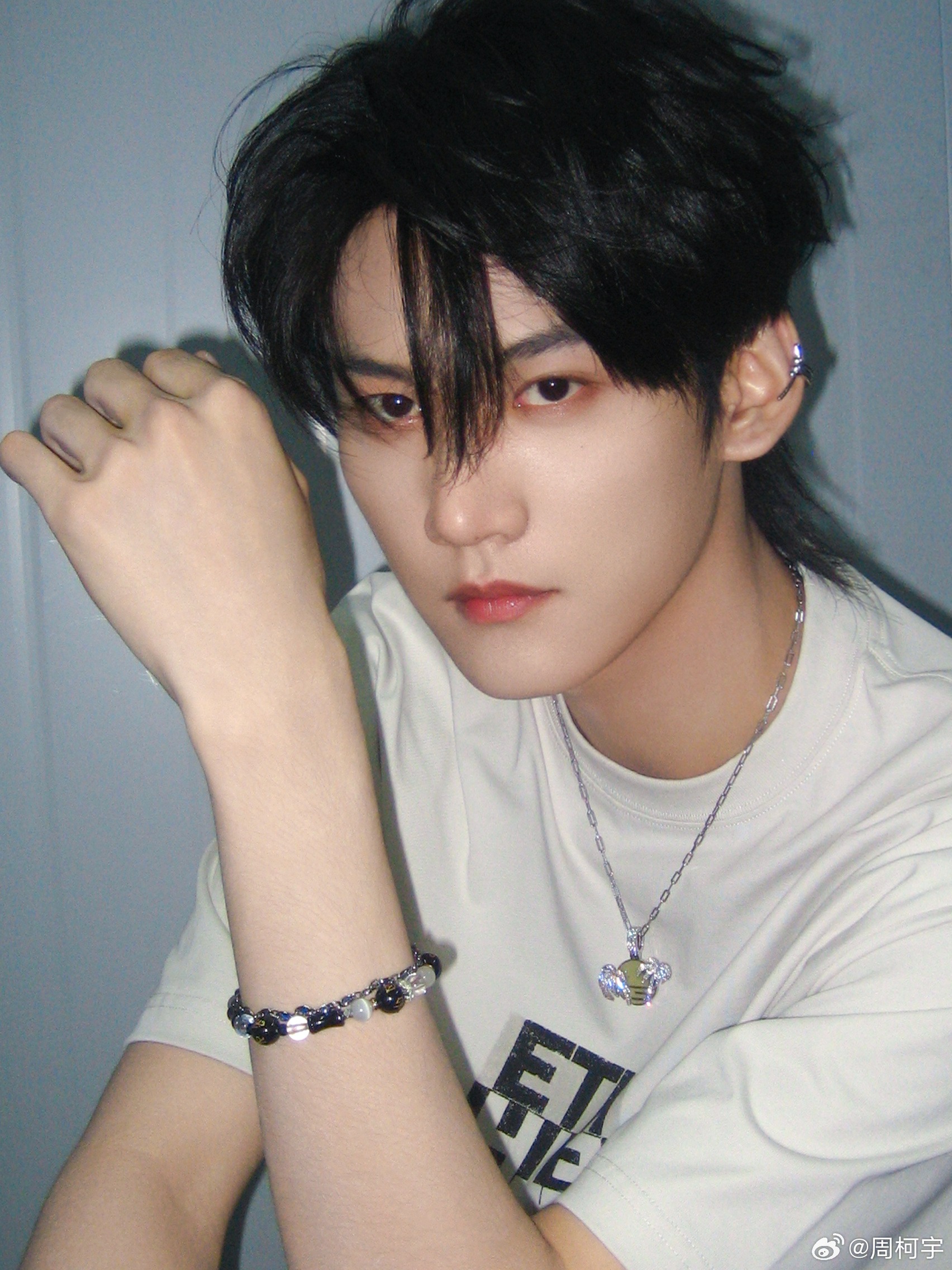 Xôn xao clip cặp sao lệch 19 tuổi thân mật khác thường ở sự kiện, nhà gái vừa trải qua vụ 