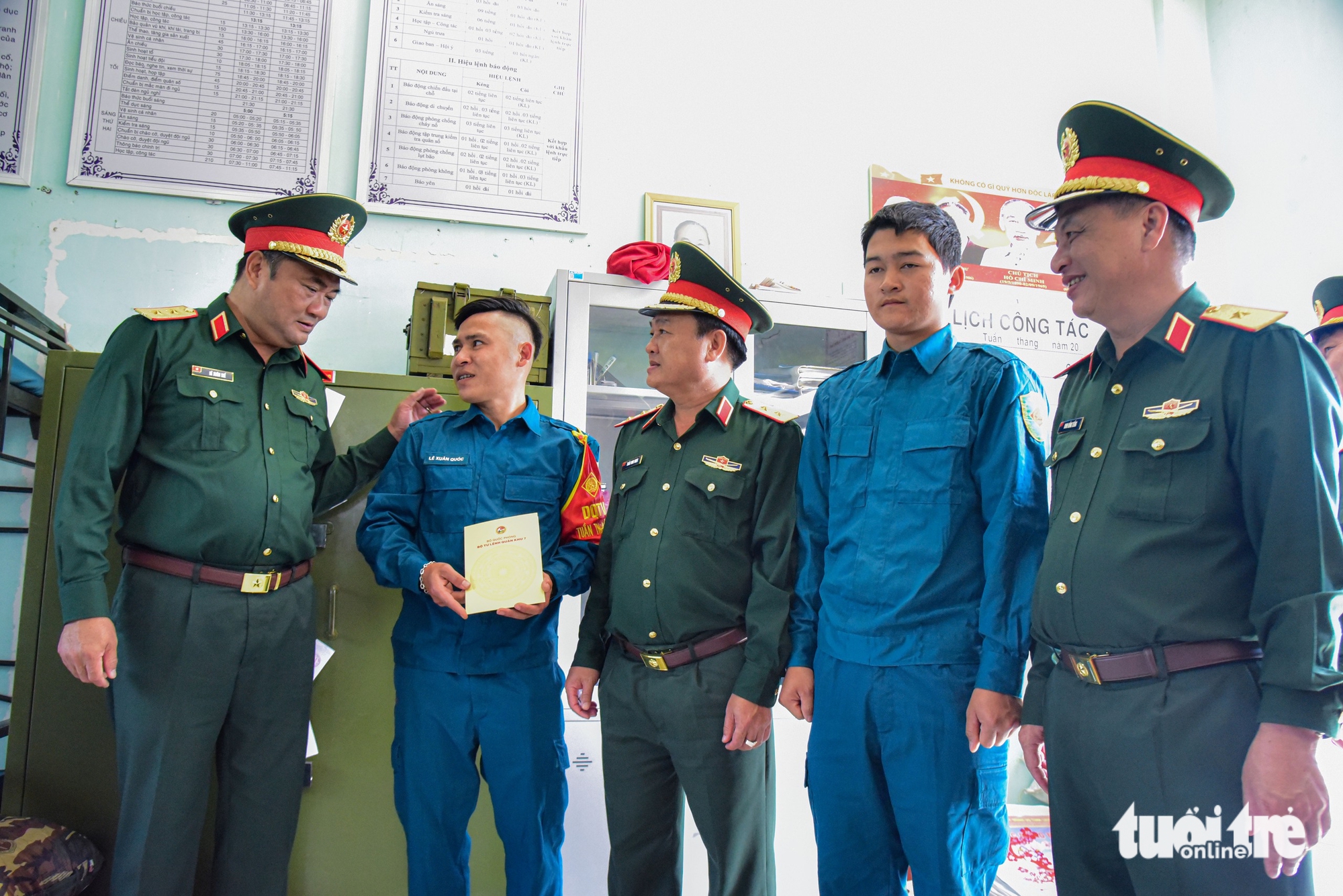 Quân khu 7 làm 60 căn nhà, mở chợ 0 đồng cho đồng bào biên giới - Ảnh 5.