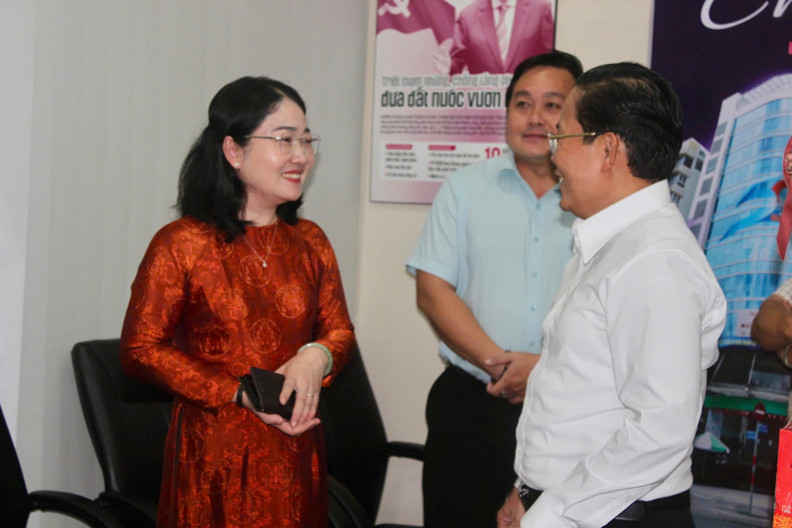 Lãnh đạo LĐLĐ TPHCM thăm, chúc Tết Báo Người Lao Động - Ảnh 5.