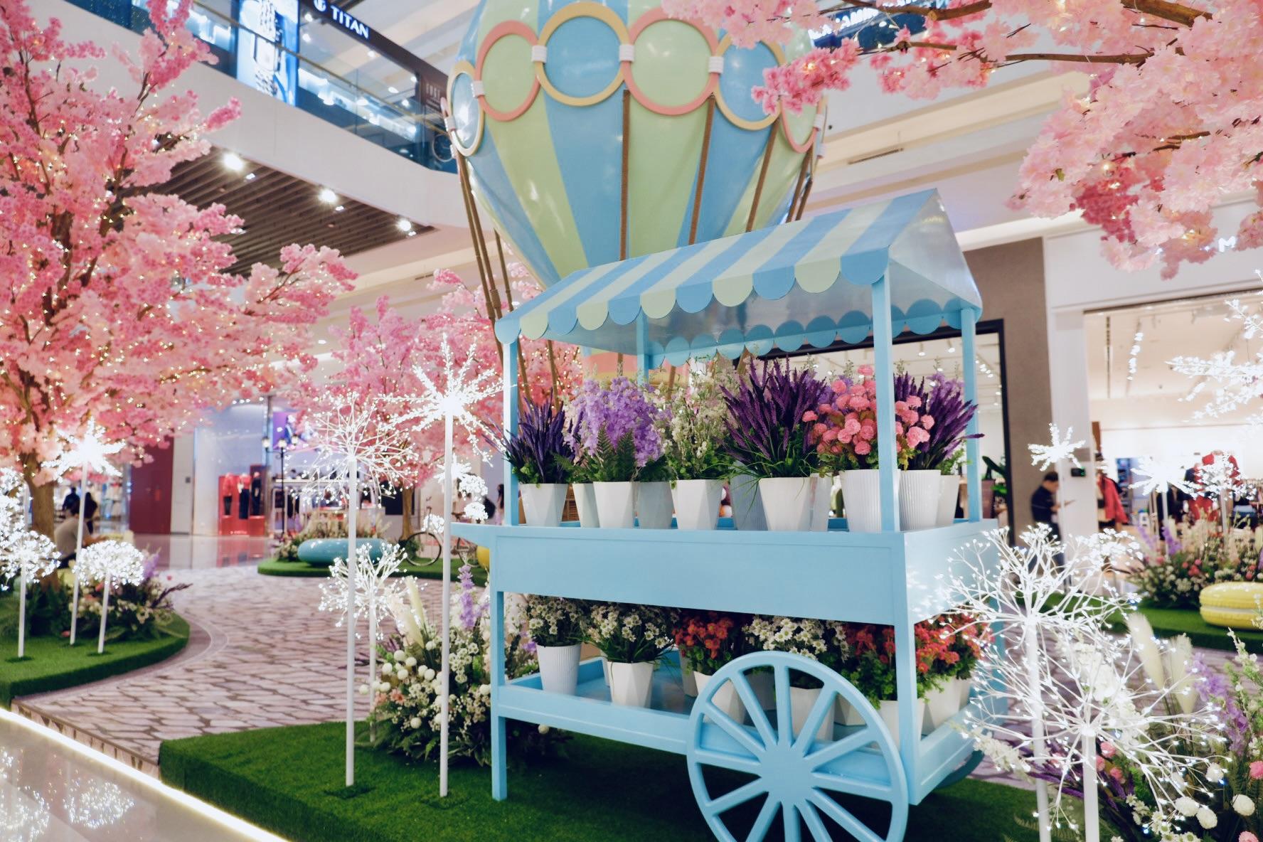 Giới trẻ rủ nhau “lên mây” đón tết tại Crescent Mall với rừng đào và khinh khí cầu siêu mộng mơ- Ảnh 3.