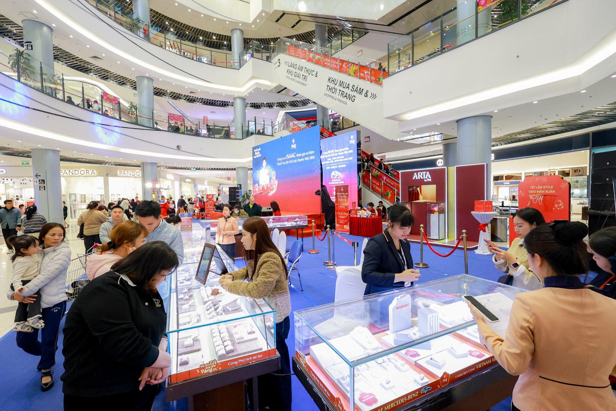 Vui như Tết cùng Isaac, Bùi Công Nam tại chuỗi Tọa độ Tích lộc xuyên Việt 2026 của PNJ- Ảnh 1.