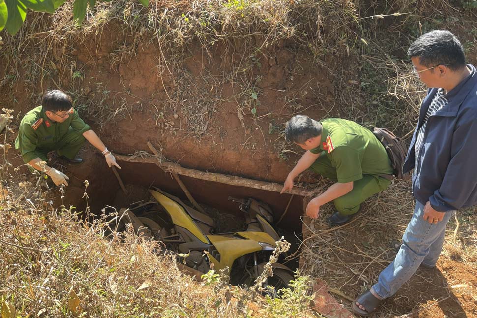 3 hiện trường trong vụ cướp ngân hàng Gia Lai do Phạm Anh Tài và Lê Văn Ân thực hiện- Ảnh 4.