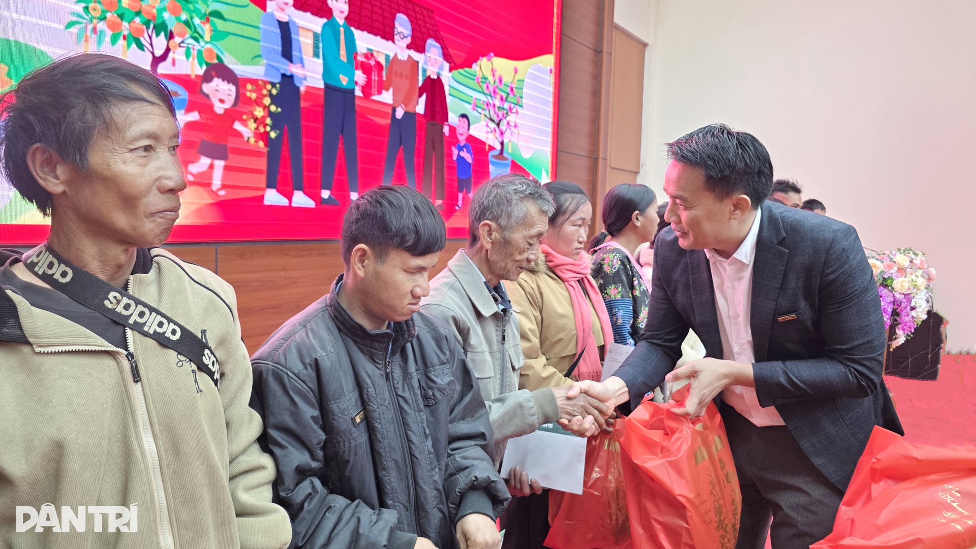 Trong lúc khó khăn như thế này, được quan tâm, sẻ chia là quý lắm! - 5