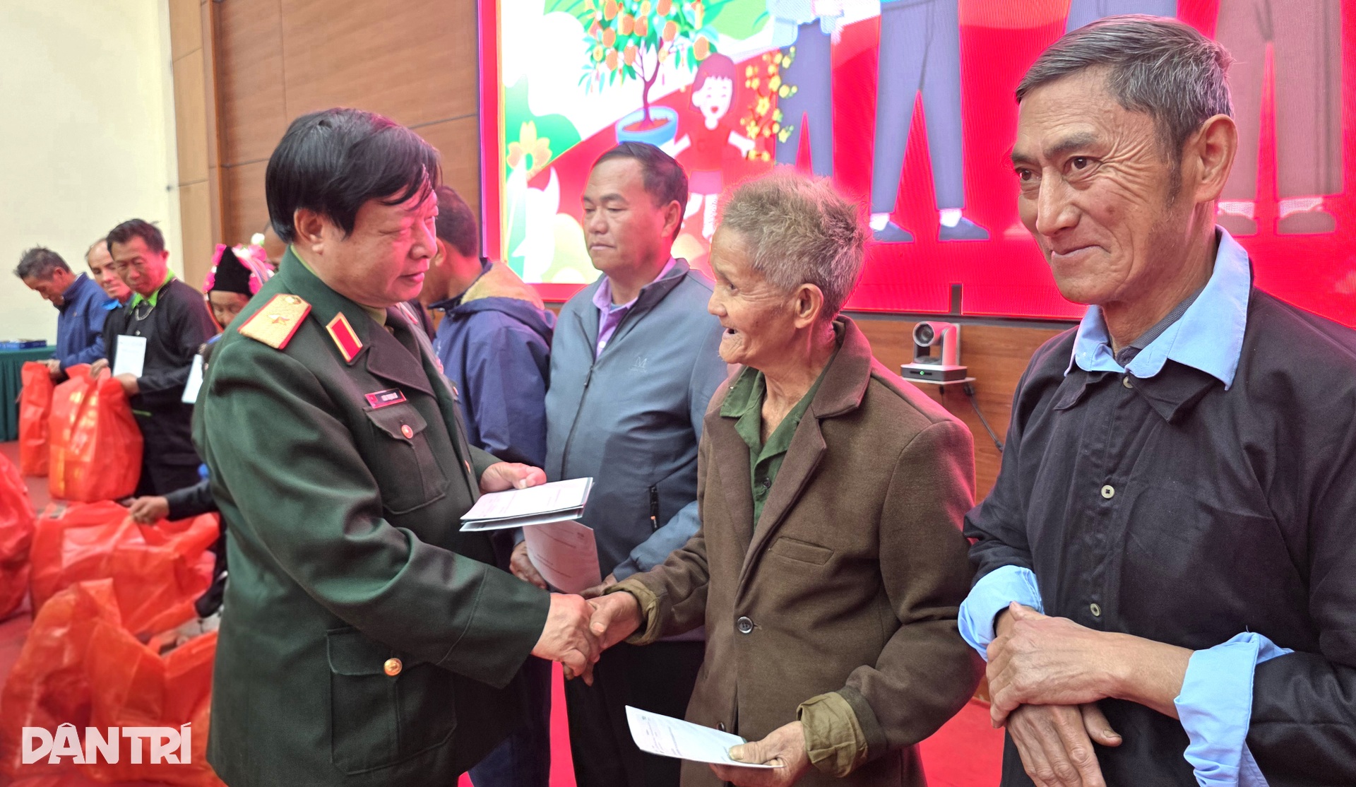 Trong lúc khó khăn như thế này, được quan tâm, sẻ chia là quý lắm! - 9