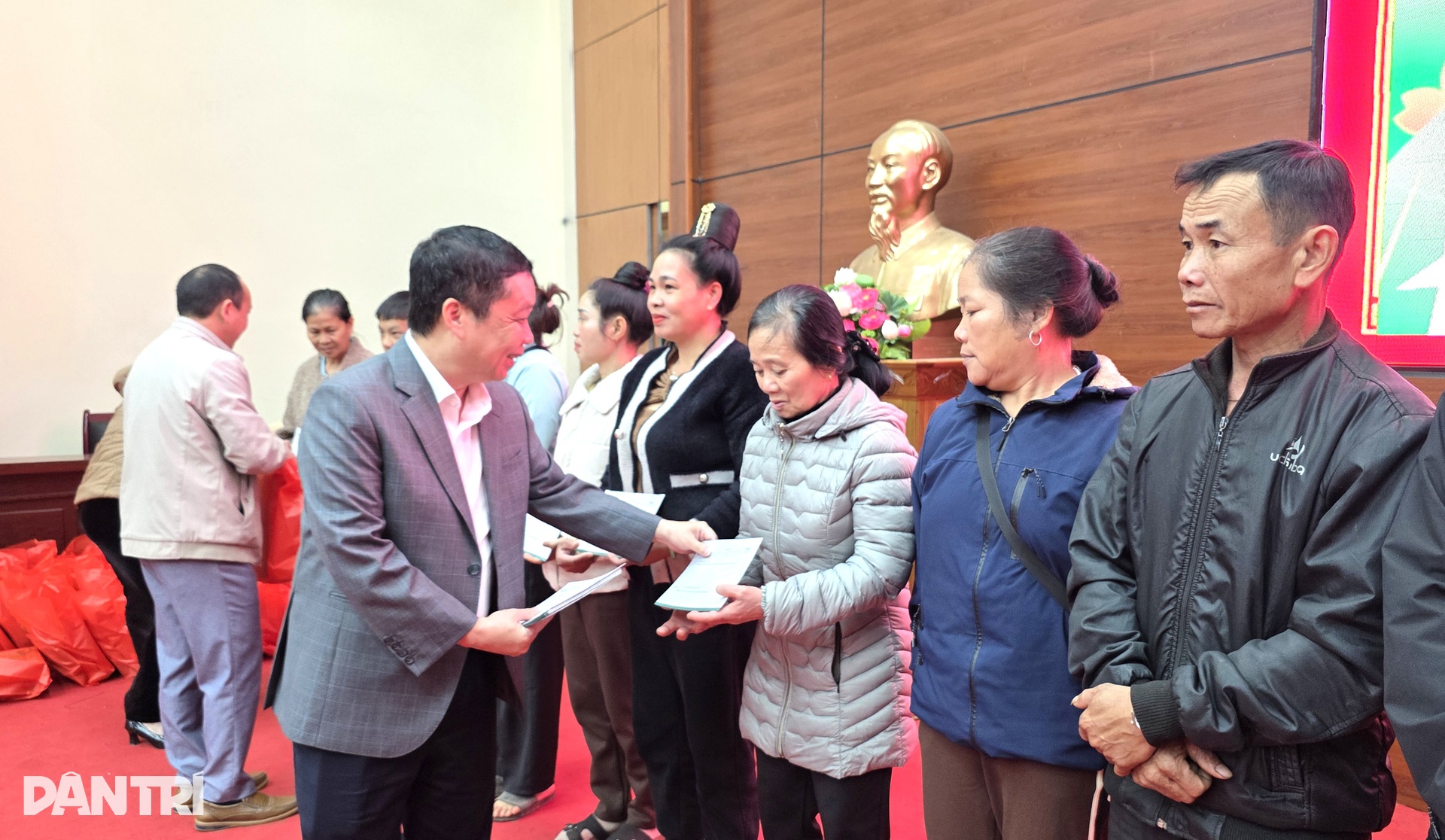 Trong lúc khó khăn như thế này, được quan tâm, sẻ chia là quý lắm! - 10