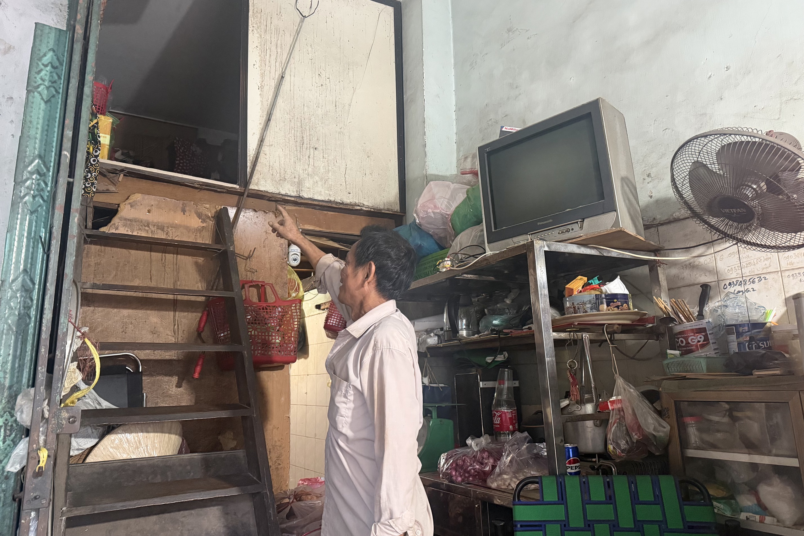 Xóm hàng rong 'mua ngủ' 40.000 đồng/ngày ở trung tâm TP.HCM, oằn vai mưu sinh giáp tết- Ảnh 7.