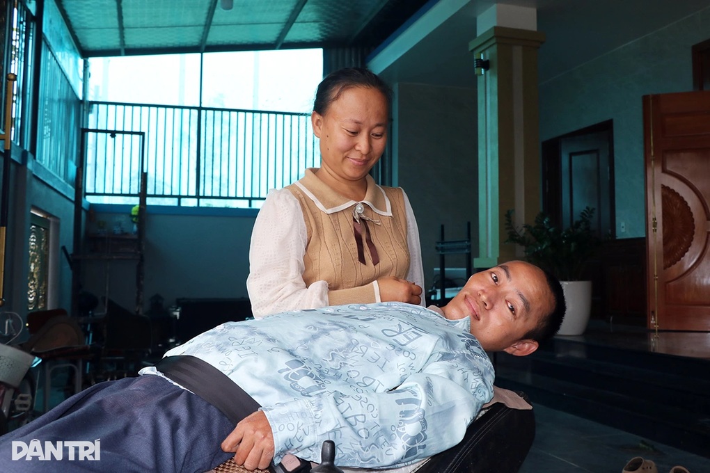 Người đàn ông Nghệ An nằm ngửa như khúc gỗ cưới vợ, xây nhà tiền tỷ - 2