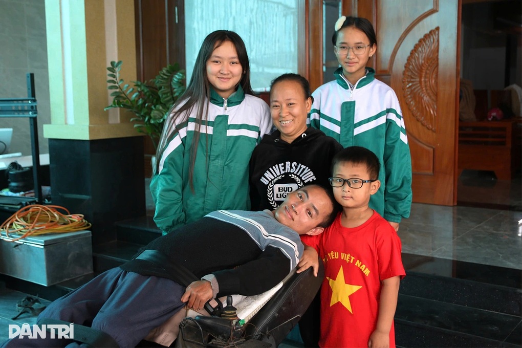 Người đàn ông Nghệ An nằm ngửa như khúc gỗ cưới vợ, xây nhà tiền tỷ - 3