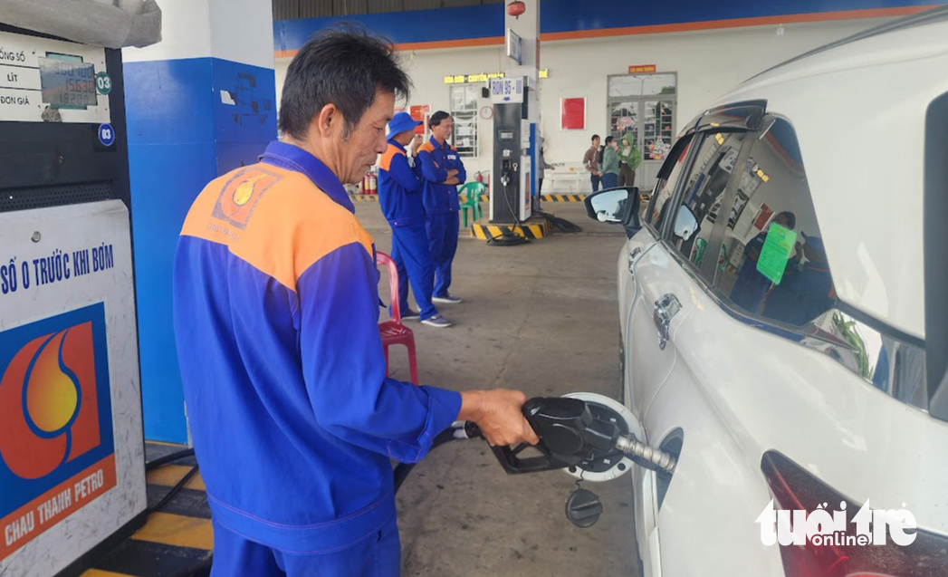 Xăng dầu cung ứng trên cao tốc bị đứt gãy, VEC muốn Bộ Công Thương hướng dẫn - Ảnh 2.