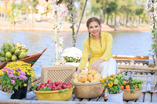 Điều đáng nói dù đã bước sang tuổi 49 nhưng Thanh Thảo vẫn giữ được một tâm hồn trẻ trung cùng nhan sắc "hack tuổi".