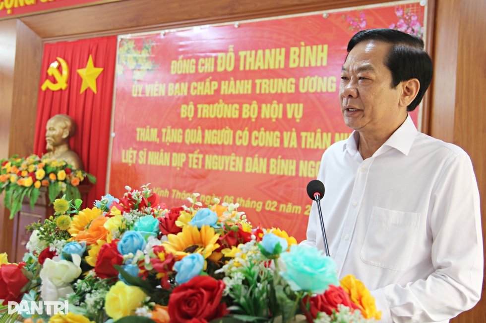 Chuyến đi để trở về trọn nghĩa tình với Bộ trưởng Nội vụ ngày giáp Tết - 2