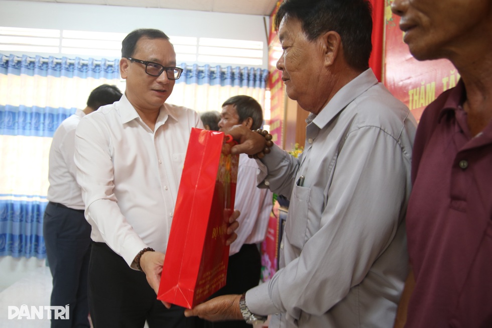 Chuyến đi để trở về trọn nghĩa tình với Bộ trưởng Nội vụ ngày giáp Tết - 7