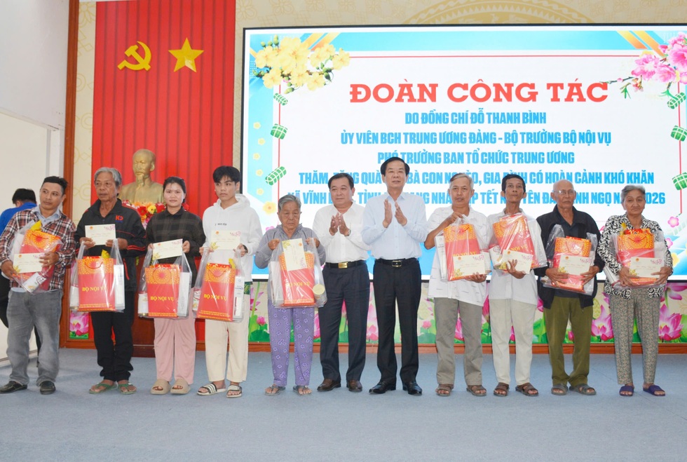 Chuyến đi để trở về trọn nghĩa tình với Bộ trưởng Nội vụ ngày giáp Tết - 9