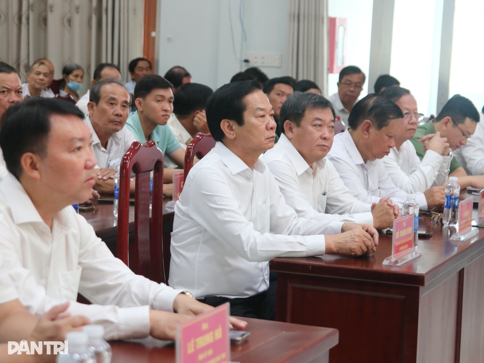 Chuyến đi để trở về trọn nghĩa tình với Bộ trưởng Nội vụ ngày giáp Tết - 10