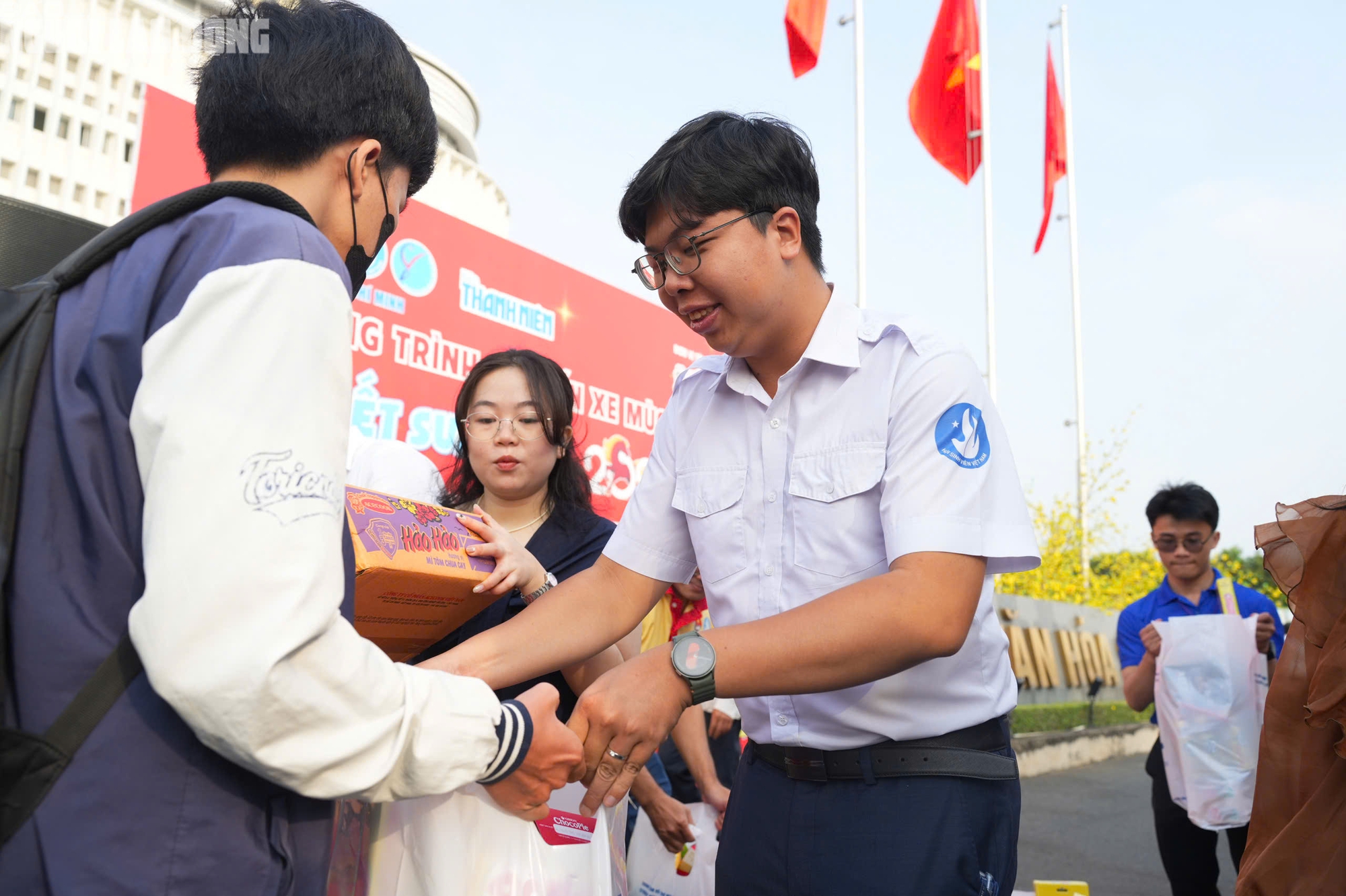 Những Chuyến xe mùa xuân 2026 đưa sinh viên nghèo về quê ăn Tết miễn phí - Ảnh 5.