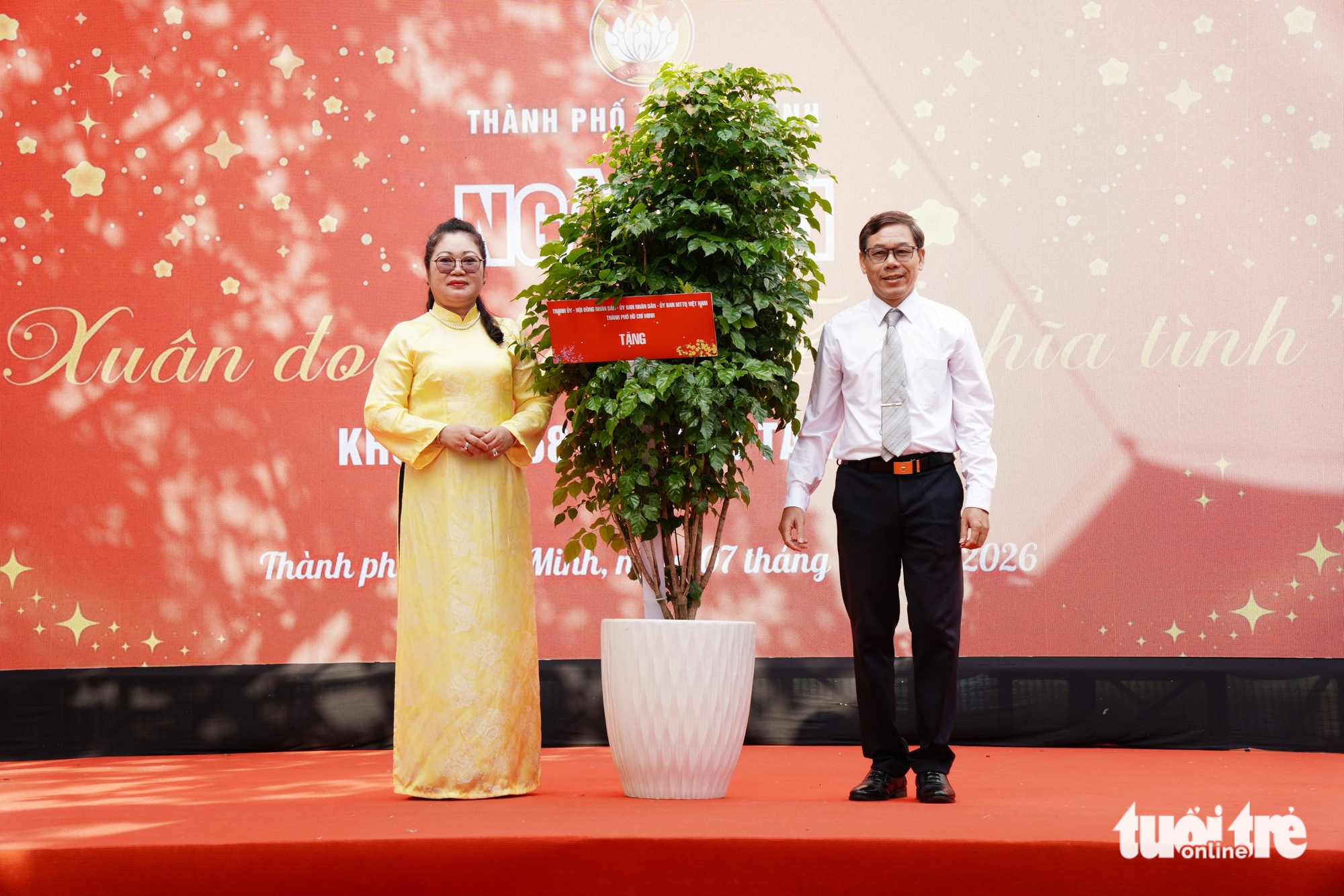 Mươi ngày nữa là Tết, bánh chưng đã thơm lừng nhiều phố, phường ở TP.HCM - Ảnh 4.